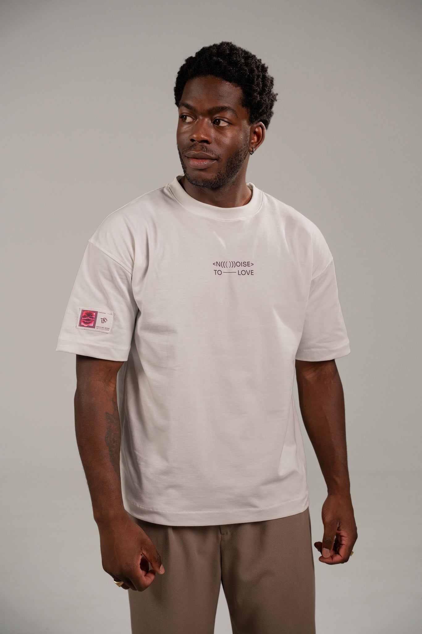 Camiseta {COSMOS} - Básico / Noise to Love